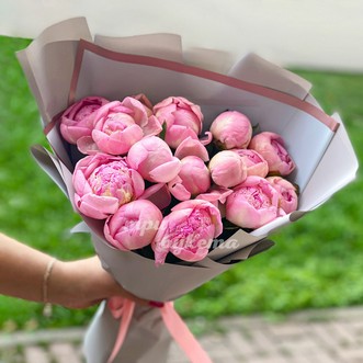 Букет из 15 пионов