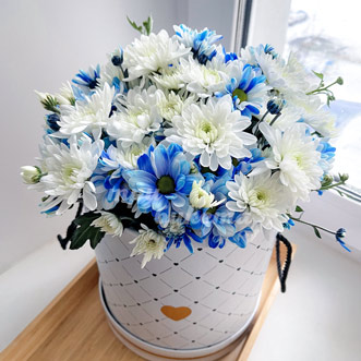 9 кустовых хризантем в коробке