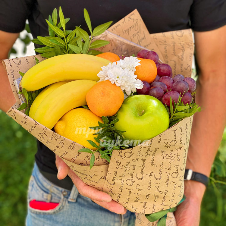 Букет из бананов и мандаринов (крупный план)