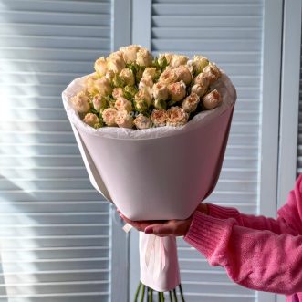 Букет из 9 желтых кустовых роз