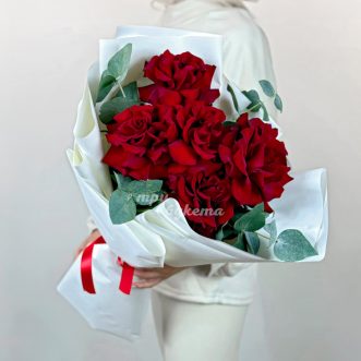Букет из 5 красных французских роз