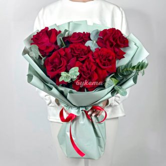 Букет из 7 красных французских роз